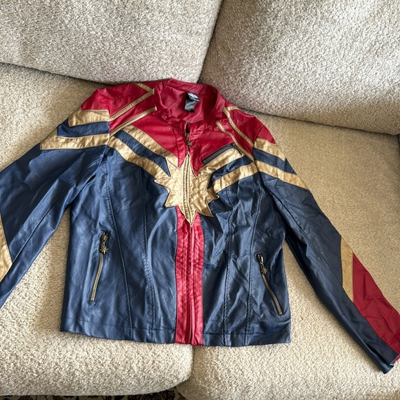 MARVEL CAPTAIN MARVEL BY HWR UNIVERSE faux leather - Picture 3 of 11